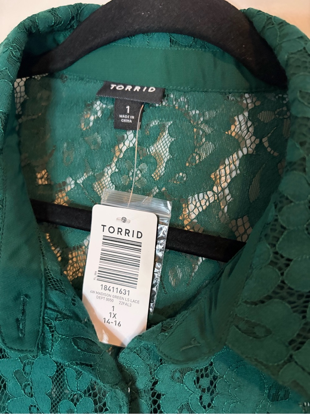 NWT Torrid Emerald Floral Lace Button-Front Blouse Size 1X - Picture 6 of 10